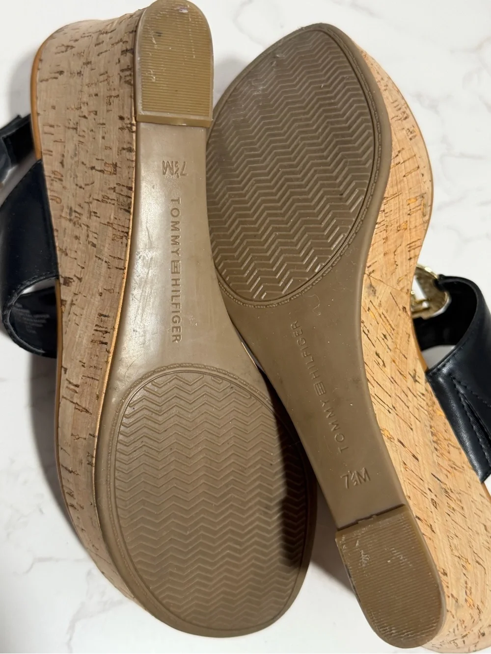 Tommy Hilfiger Black Leather Platform Thong Sandals -- 7.5